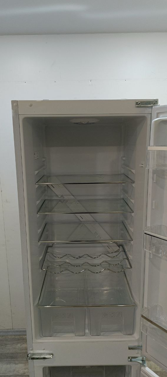 Встраиваемый холодильник HAIER HRF229BIRU  Встраиваемый холодильник HAIER HRF229BIRU