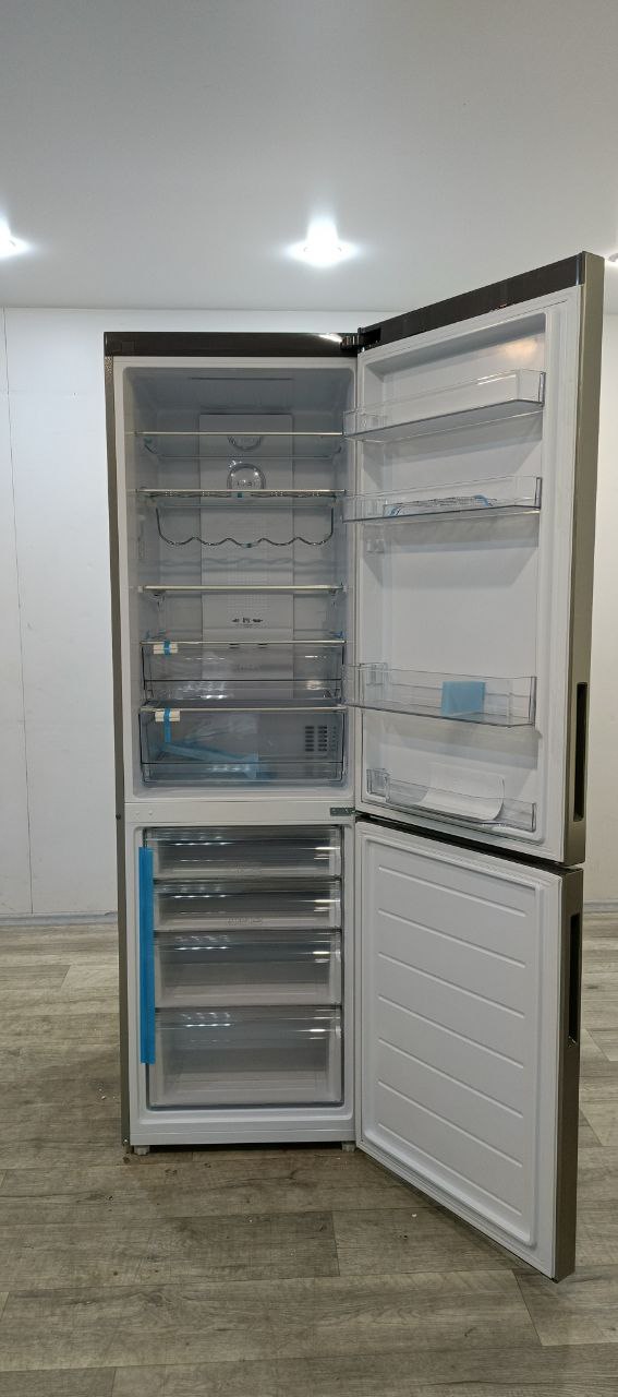 Отдельностоящий холодильник HAIER C2F636CFRG  Отдельностоящий холодильник HAIER C2F636CFRG