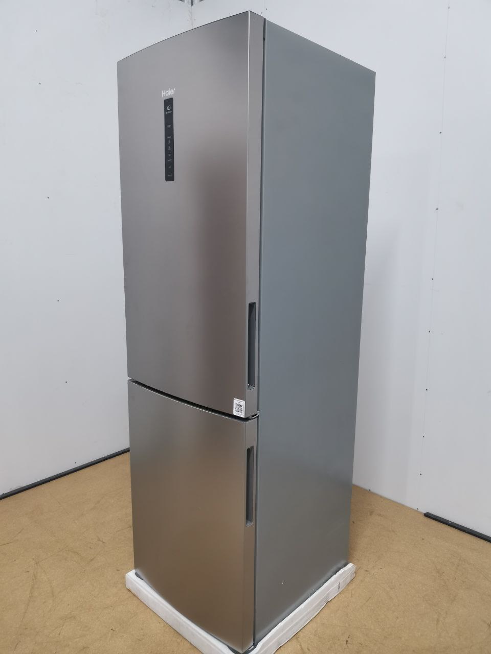 Отдельностоящий холодильник HAIER C2F636CFRGU1 