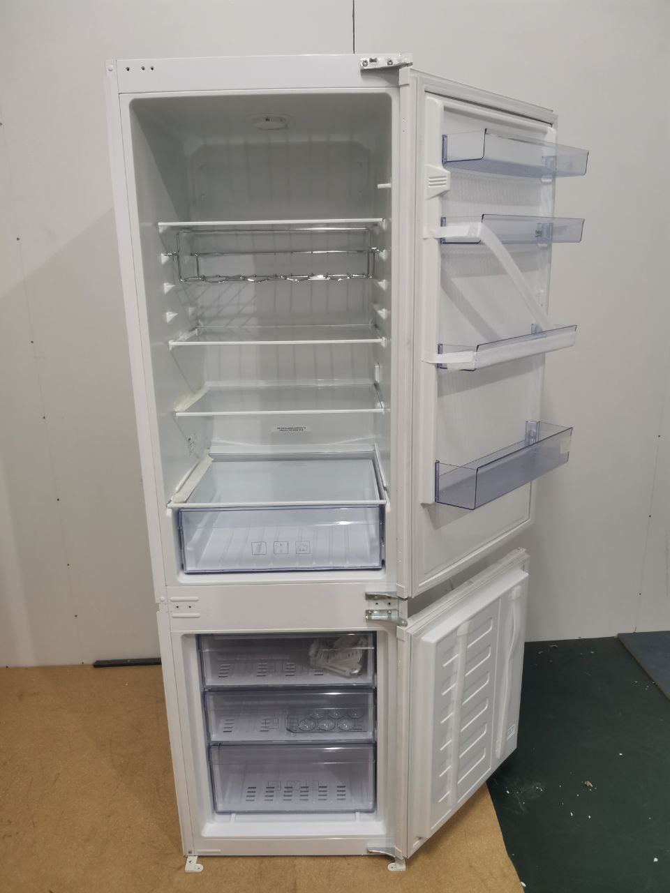 Встраиваемый холодильник BEKO BCHA2752S 