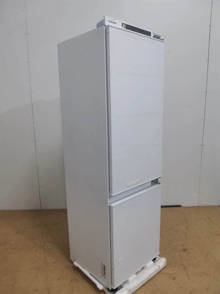 Встраиваемый холодильник SAMSUNG BRB26600FWW/EF 