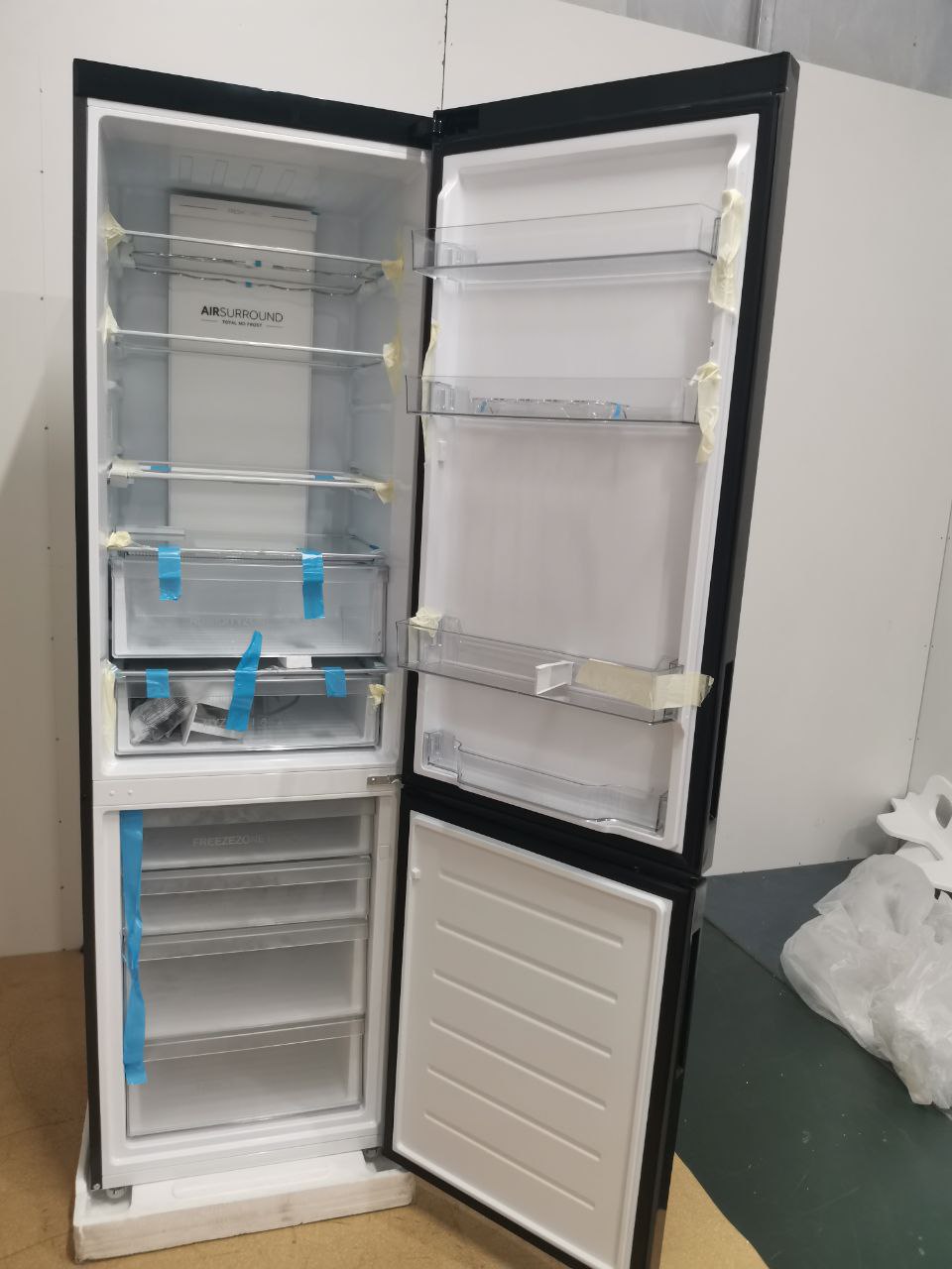 Отдельностоящий холодильник HAIER C4F740CBXGU1 