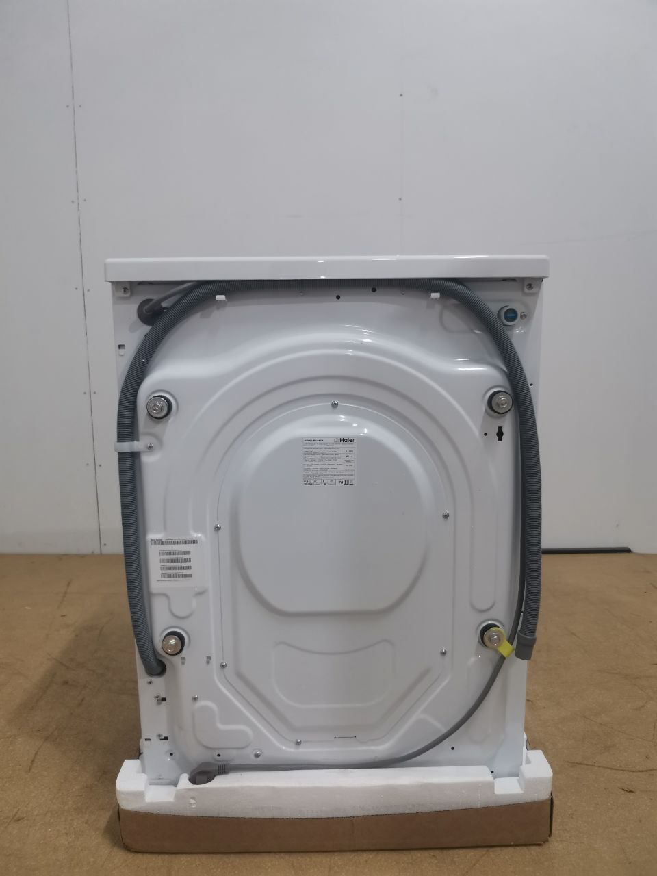 Отдельностоящая стиральная машина HAIER HW80-BP14969B 