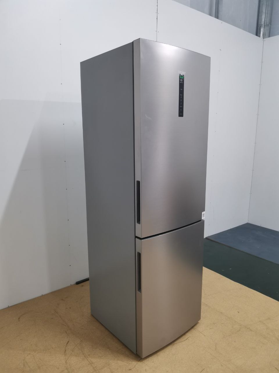 Отдельностоящий холодильник HAIER C2F636CFRGU1 