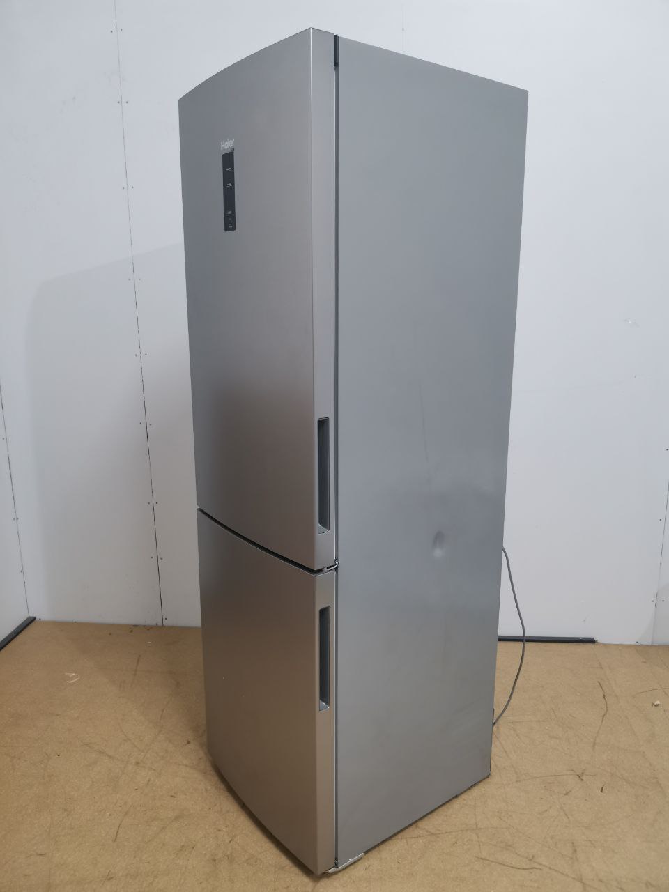 Отдельностоящий холодильник HAIER C2F636CFRG 