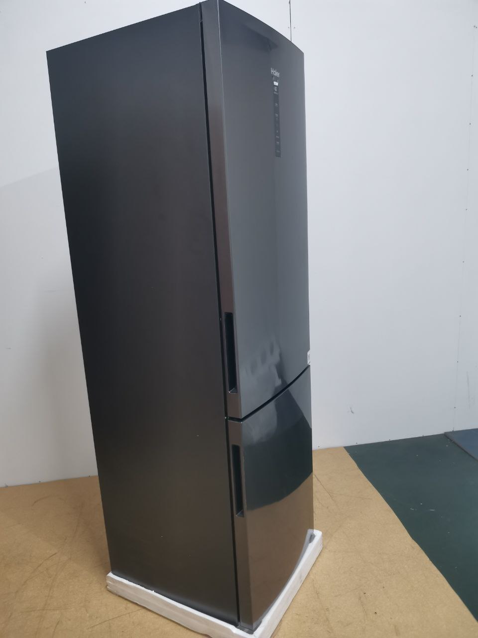 Отдельностоящий холодильник HAIER C4F740CBXGU1 