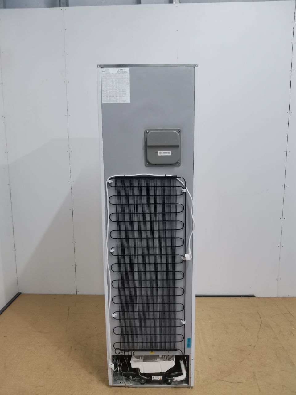 Встраиваемый холодильник HAIER HRF310WBRU 