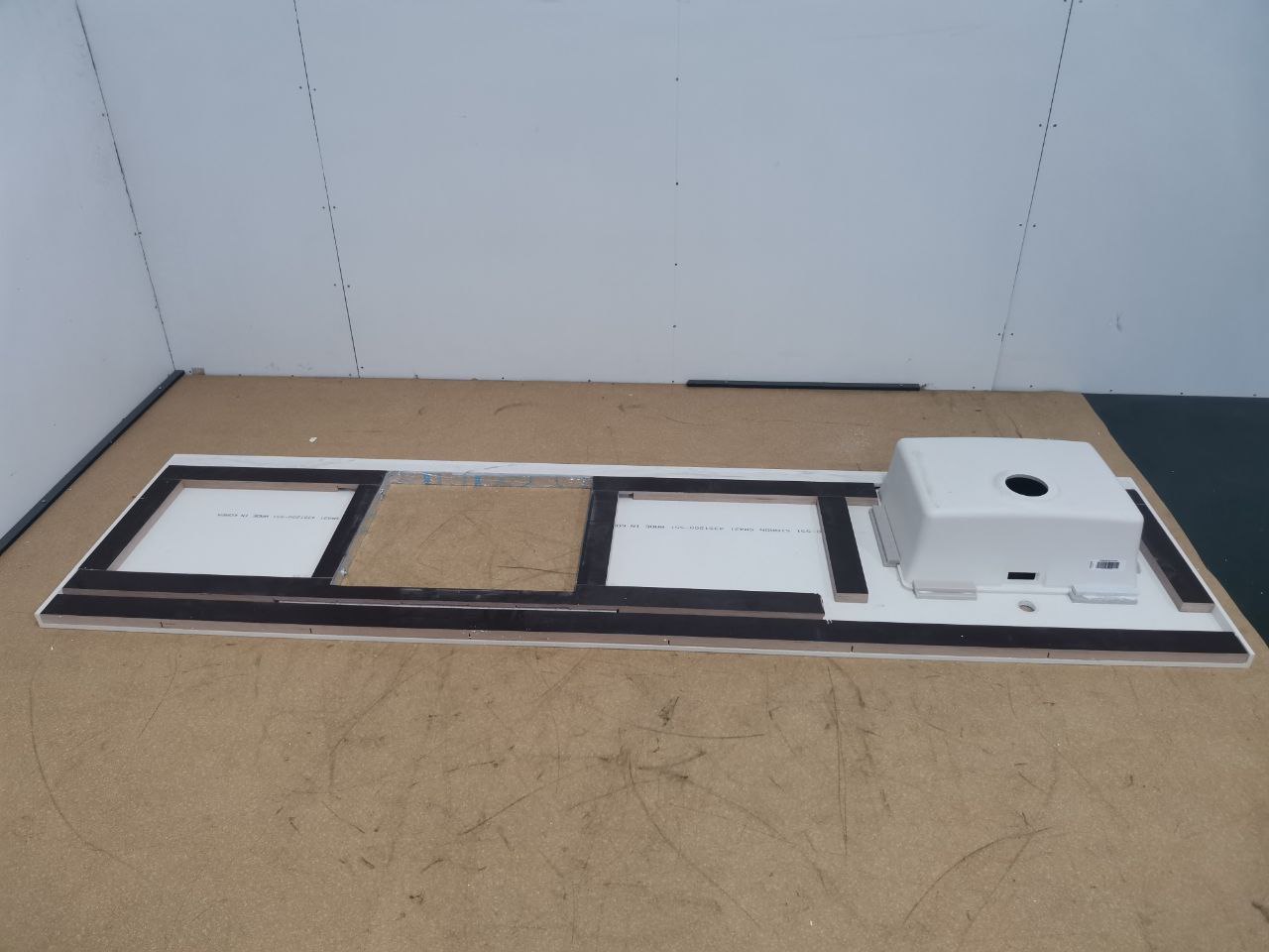 Столешница ИК H=40 мм (2.614x0.690) с мойкой