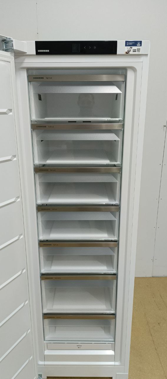 Отдельностоящий морозильник LIEBHERR SFNe 5227 Отдельностоящий морозильник LIEBHERR SFNe 5227