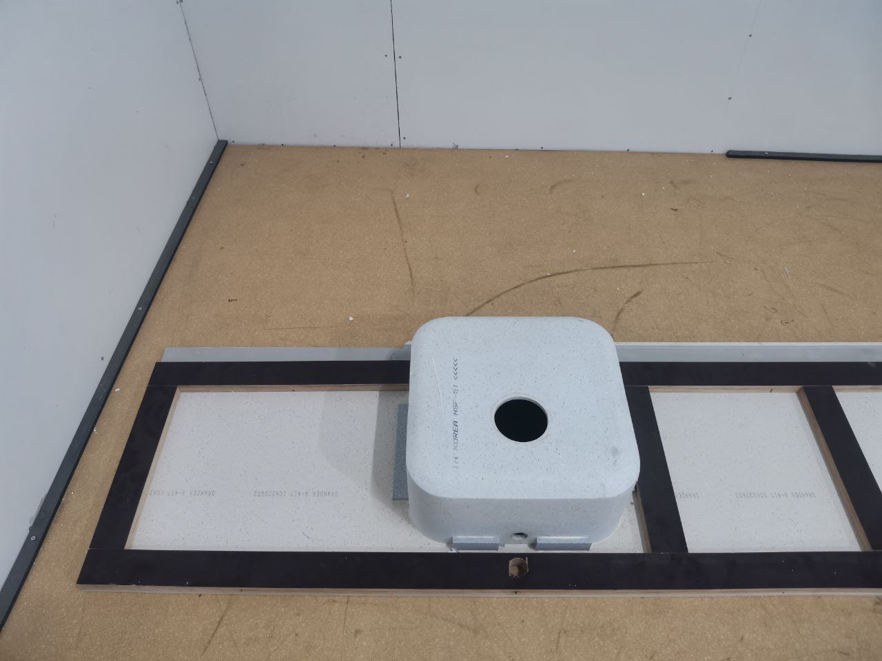 Столешница из искусственного камня  (H=40 мм) (2.750x0.600)