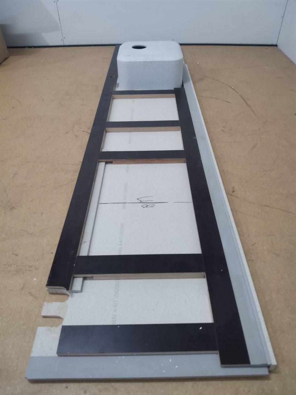 Столешница из искусственного камня  (H=40 мм) (2.750x0.600)