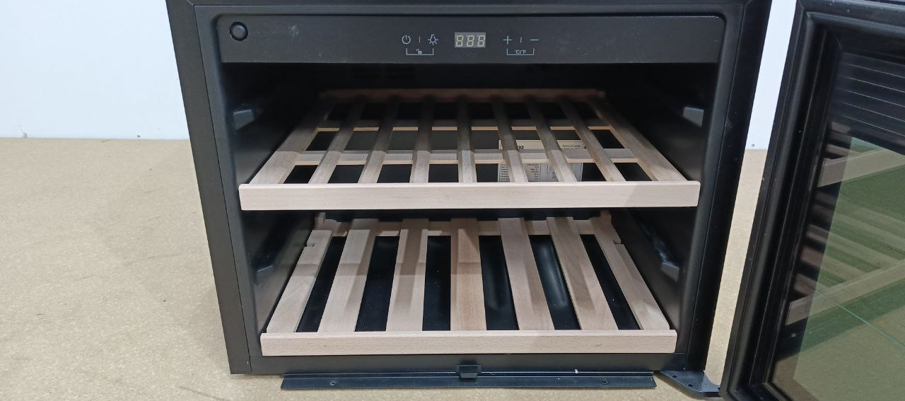 Встраиваемый винный шкаф Korting KFW 501 SL GN Встраиваемый винный шкаф Korting KFW 501 SL GN