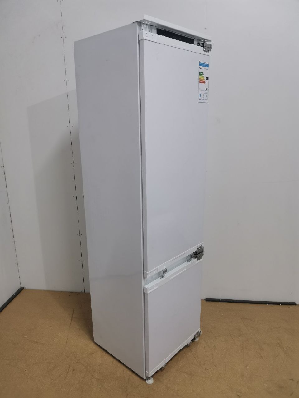 Встраиваемый холодильник HAIER HRF310WBRU 