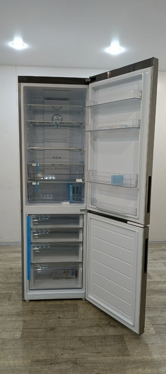 Отдельностоящий холодильник HAIER C2F636CFRG  Отдельностоящий холодильник HAIER C2F636CFRG