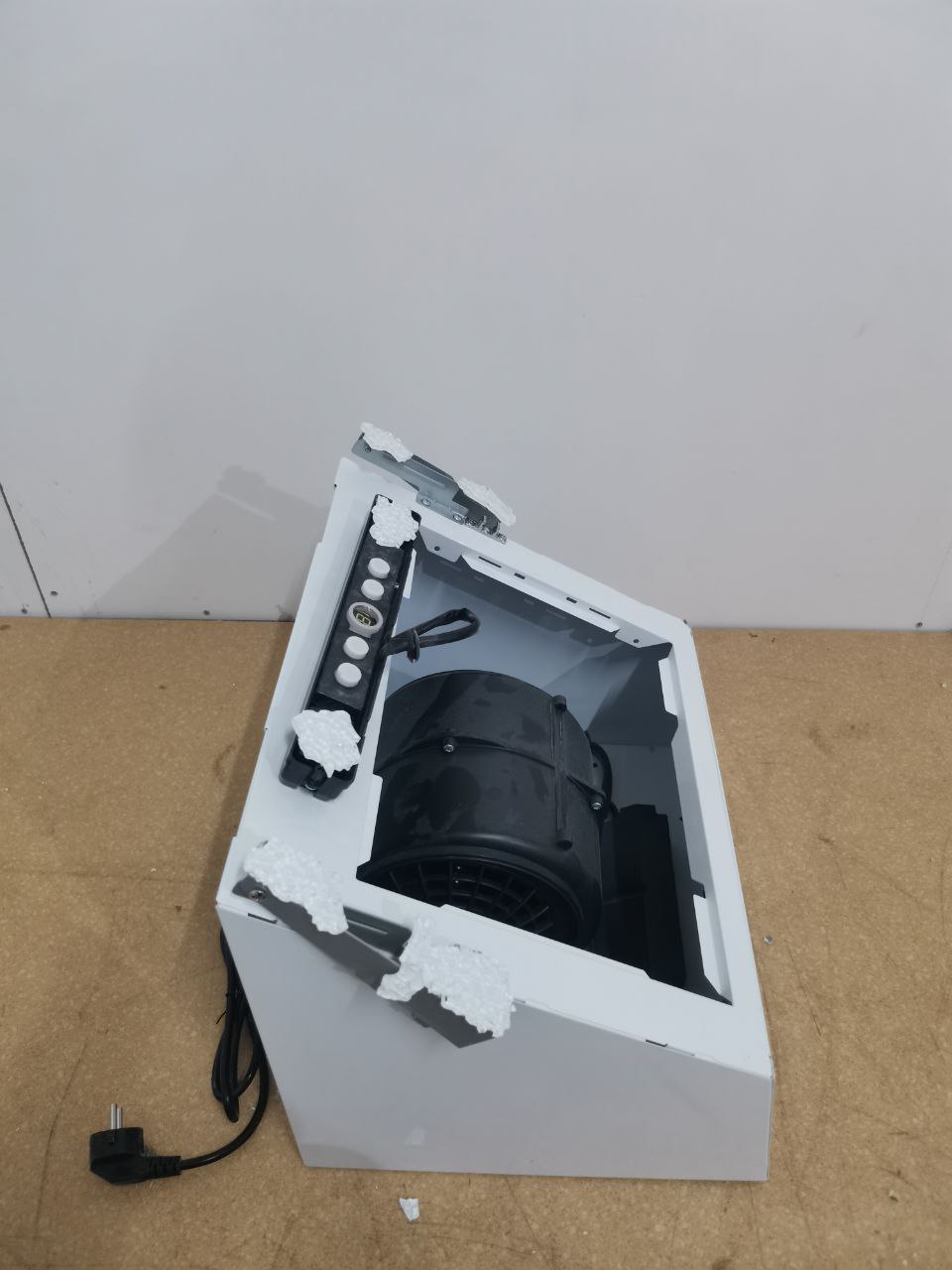 Вытяжка наклонного дизайна ELIKOR КВ WAVE 60 