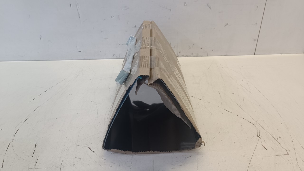 Вытяжка наклонная GRAUDE DH 90.3 GE  