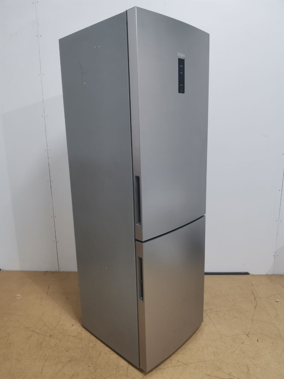 Отдельностоящий холодильник HAIER C2F636CFRG 