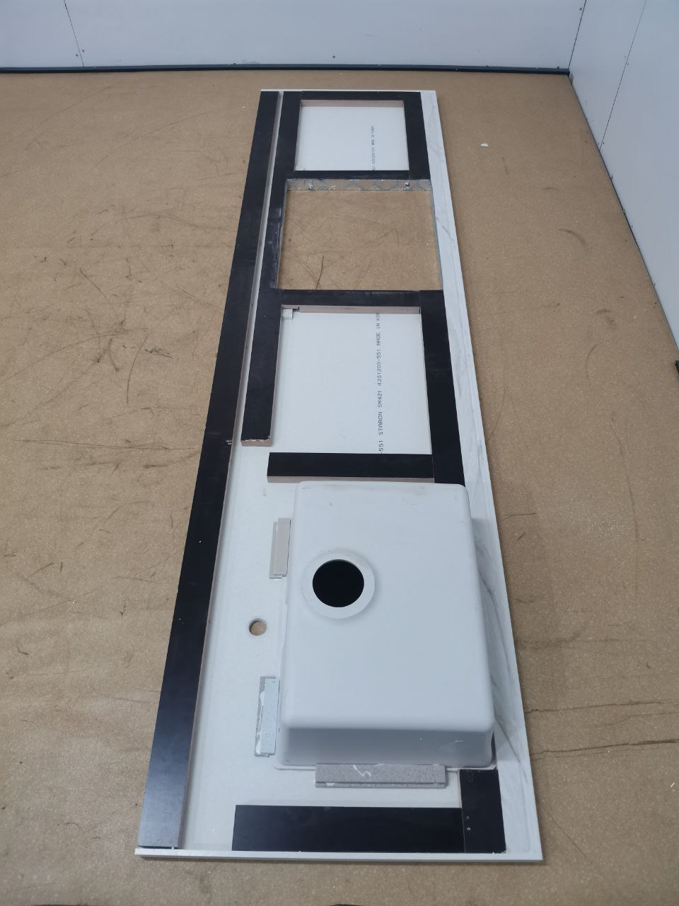 Столешница ИК H=40 мм (2.614x0.690) с мойкой